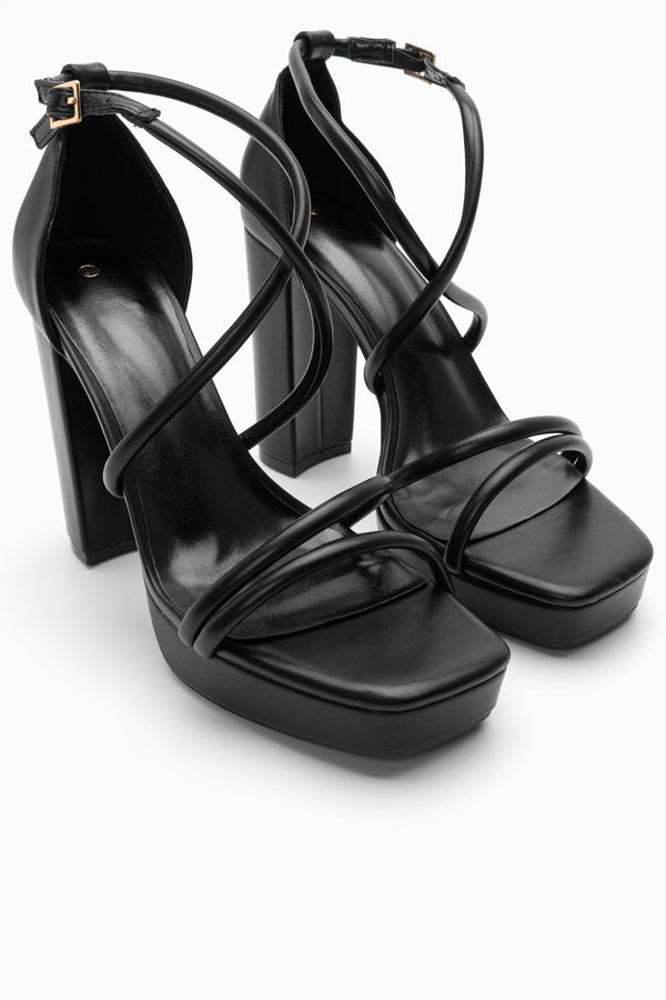 Sandalo tacco alto nero con cinturini