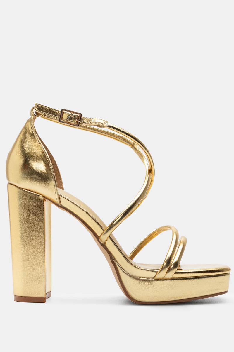 Sandalo con tacco alto Sandalo con strisce d'oro